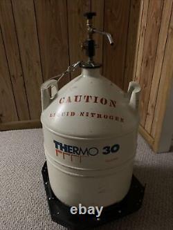 Liquid nitrogen cryo dewar
