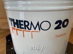 Thermolyne Thermo 20 Cryogenic Liquid Nitrogen Dewar Tank 20L Storage with base